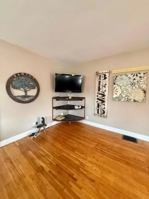 Living - 517 E Catalpa St, Springfield, MO 65807 photo 4 of 4