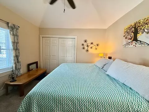 Bedroom - 517 E Catalpa St, Springfield, MO 65807 photo 3 of 5