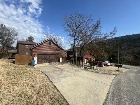 110 Pioneer Way, Hollister, MO 65672