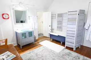Bath - 900 E Walnut St, Springfield, MO 65806 photo 5 of 10