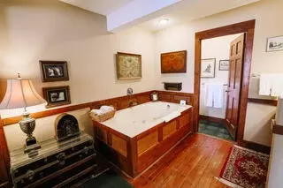 Bath - 900 E Walnut St, Springfield, MO 65806 photo 9 of 10
