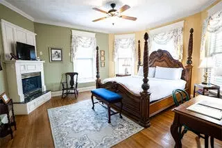 Bedroom - 900 E Walnut St, Springfield, MO 65806 photo 1 of 14