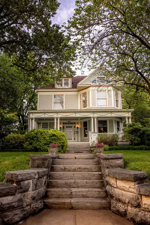 Exterior - 900 E Walnut St, Springfield, MO 65806 photo 2 of 12