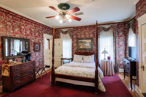 Bedroom - 900 E Walnut St, Springfield, MO 65806 photo 5 of 14