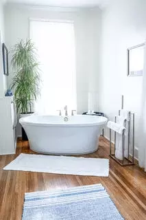 Bath - 900 E Walnut St, Springfield, MO 65806 photo 2 of 10
