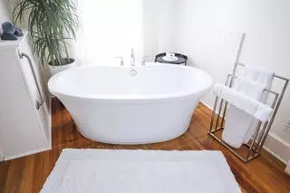 Bath - 900 E Walnut St, Springfield, MO 65806 photo 3 of 10