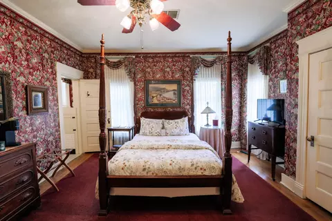 Bedroom - 900 E Walnut St, Springfield, MO 65806 photo 4 of 14