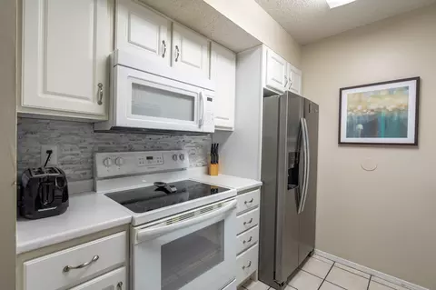 Kitchen - 246 Turnberry Dr #2, Branson, MO 65616 photo 2 of 3