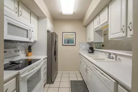 Kitchen - 246 Turnberry Dr #2, Branson, MO 65616 photo 1 of 3