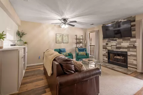 Living - 246 Turnberry Dr #2, Branson, MO 65616 photo 1 of 2