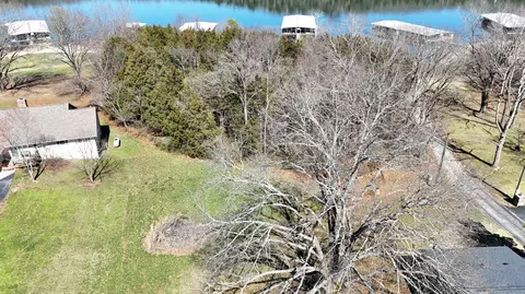 000 Shoreline Dr, Shell Knob, MO 65747
