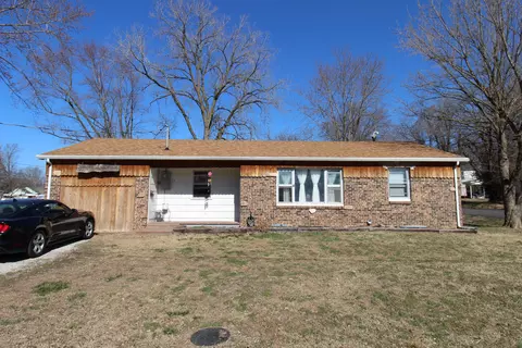 319 E Freeman St, Bolivar, MO 65613