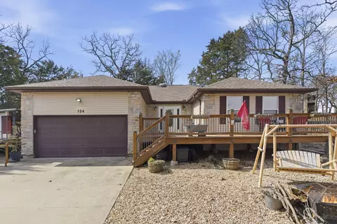 104 Oak Dr, Kimberling City, MO 65686