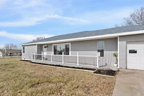 304 W 2nd St, Miller, MO 65707