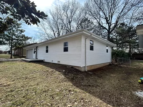 1253 S Belcrest Ave, Springfield, MO 65804 photo 3