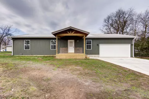 301 W Bedford St, Marshfield, MO 65706