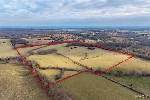 000 Pine Tree Dr, Lebanon, MO 65536