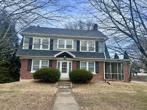 1057 E Stanford St, Springfield, MO 65807