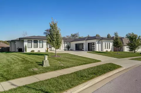 208 N Glengary Dr, Nixa, MO 65714