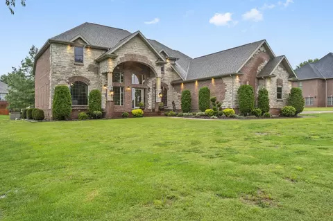 2421 Candlebark Ln, Lebanon, MO 65536