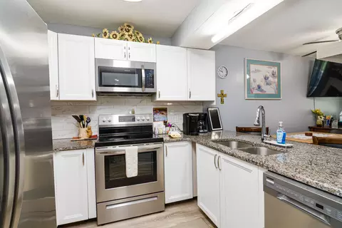 Kitchen - 320 Turnberry Rd # 2, Branson, MO 65616 photo 1 of 4