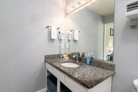 Bath - 320 Turnberry Rd # 2, Branson, MO 65616 photo 2 of 3