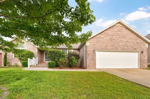1110 N Arlington St, Nixa, MO 65714