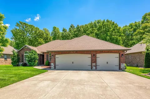 5628 S Winsor Dr, Battlefield, MO 65619