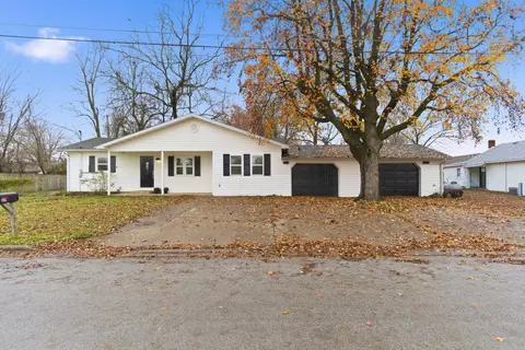 211 N Rechow Ave, Bolivar, MO 65613