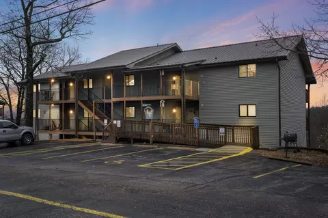 388 Notch Ln #A, Reeds Spring, MO 65737