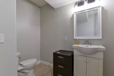 Bath - 325 Southview Dr, Branson, MO 65616 photo 3 of 7