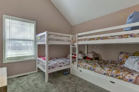 Bedroom - 325 Southview Dr, Branson, MO 65616 photo 5 of 10