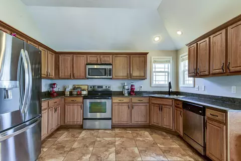 Kitchen - 325 Southview Dr, Branson, MO 65616 photo 3 of 5