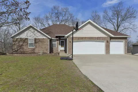 Exterior - 325 Southview Dr, Branson, MO 65616 photo 3 of 8