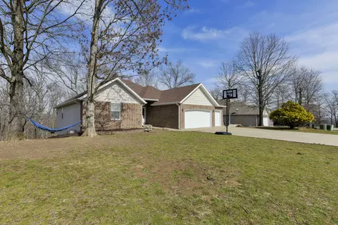 Exterior - 325 Southview Dr, Branson, MO 65616 photo 2 of 8