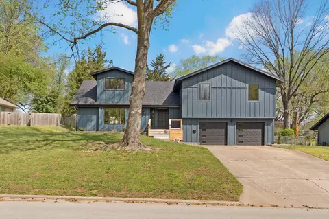2145 E Shady Glen Dr, Springfield, MO 65804