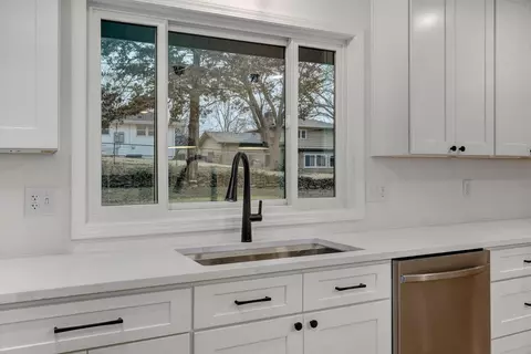 Kitchen - 2145 E Shady Glen Dr, Springfield, MO 65804 photo 3 of 3