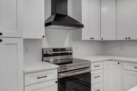 Kitchen - 2145 E Shady Glen Dr, Springfield, MO 65804 photo 2 of 3