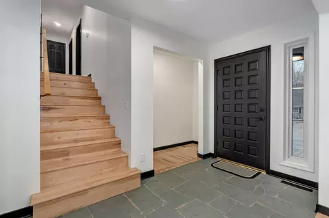 Entry Way - 2145 E Shady Glen Dr, Springfield, MO 65804 photo 2 of 5
