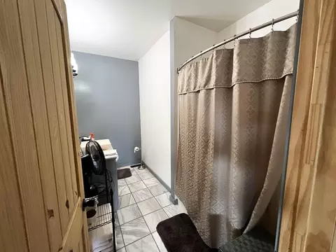 Bath - 53 Veazey Dr, Brixey, MO 65618 photo 1 of 3