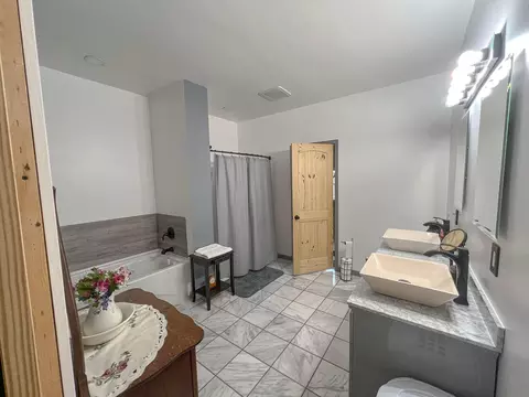 Bath - 53 Veazey Dr, Brixey, MO 65618 photo 2 of 3