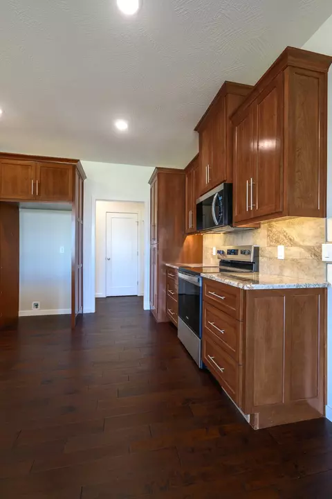 Kitchen - 3801 W Broadmoor St, Springfield, MO 65807 photo 2 of 2