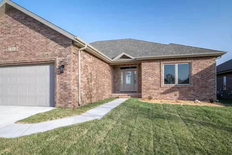 Exterior - 3801 W Broadmoor St, Springfield, MO 65807 photo 2 of 7