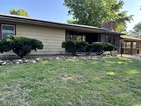 19304 Hillcrest Ln, Cassville, MO 65625
