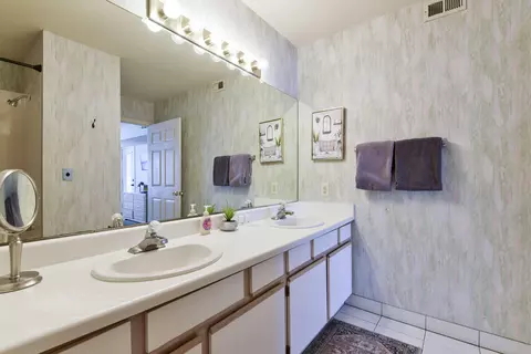 Bath - 366 Wimbledon Dr #3, Branson, MO 65616 photo 2 of 3