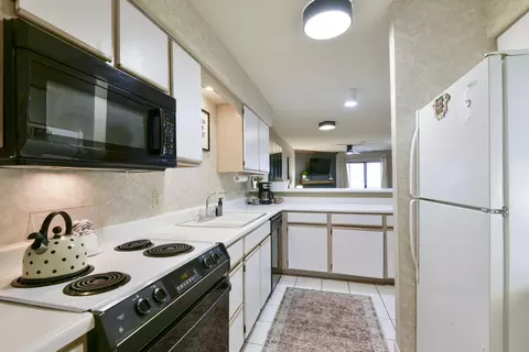 Kitchen - 366 Wimbledon Dr #3, Branson, MO 65616 photo 3 of 4