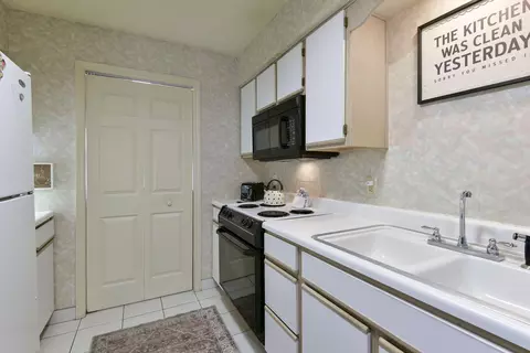 Kitchen - 366 Wimbledon Dr #3, Branson, MO 65616 photo 2 of 4