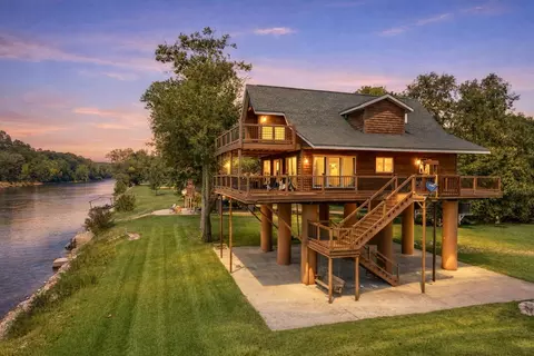 1901 River Valley Rd, Doniphan, MO 63935