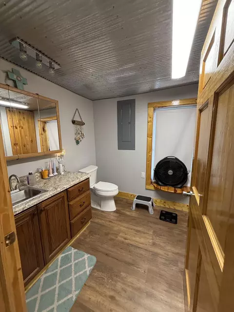 Bath - 615 W Benton St, Buffalo, MO 65622 photo 5 of 8
