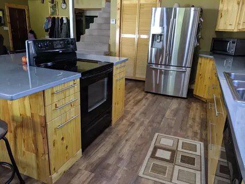 Kitchen - 615 W Benton St, Buffalo, MO 65622 photo 5 of 10